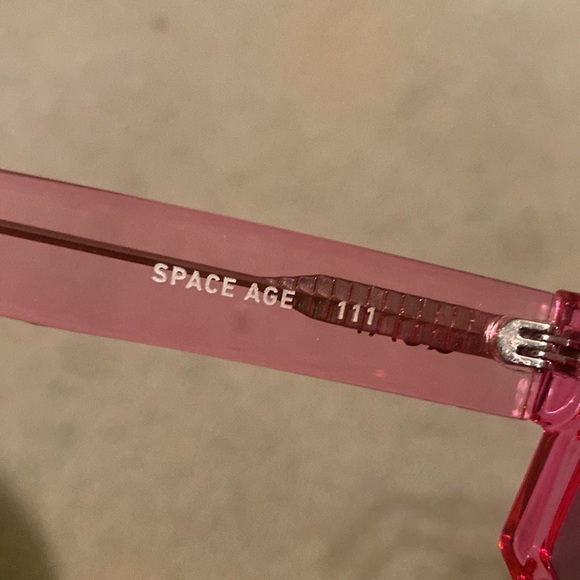 QUAY space age 111 pink glasses. Worn once. - Picture 4 of 4